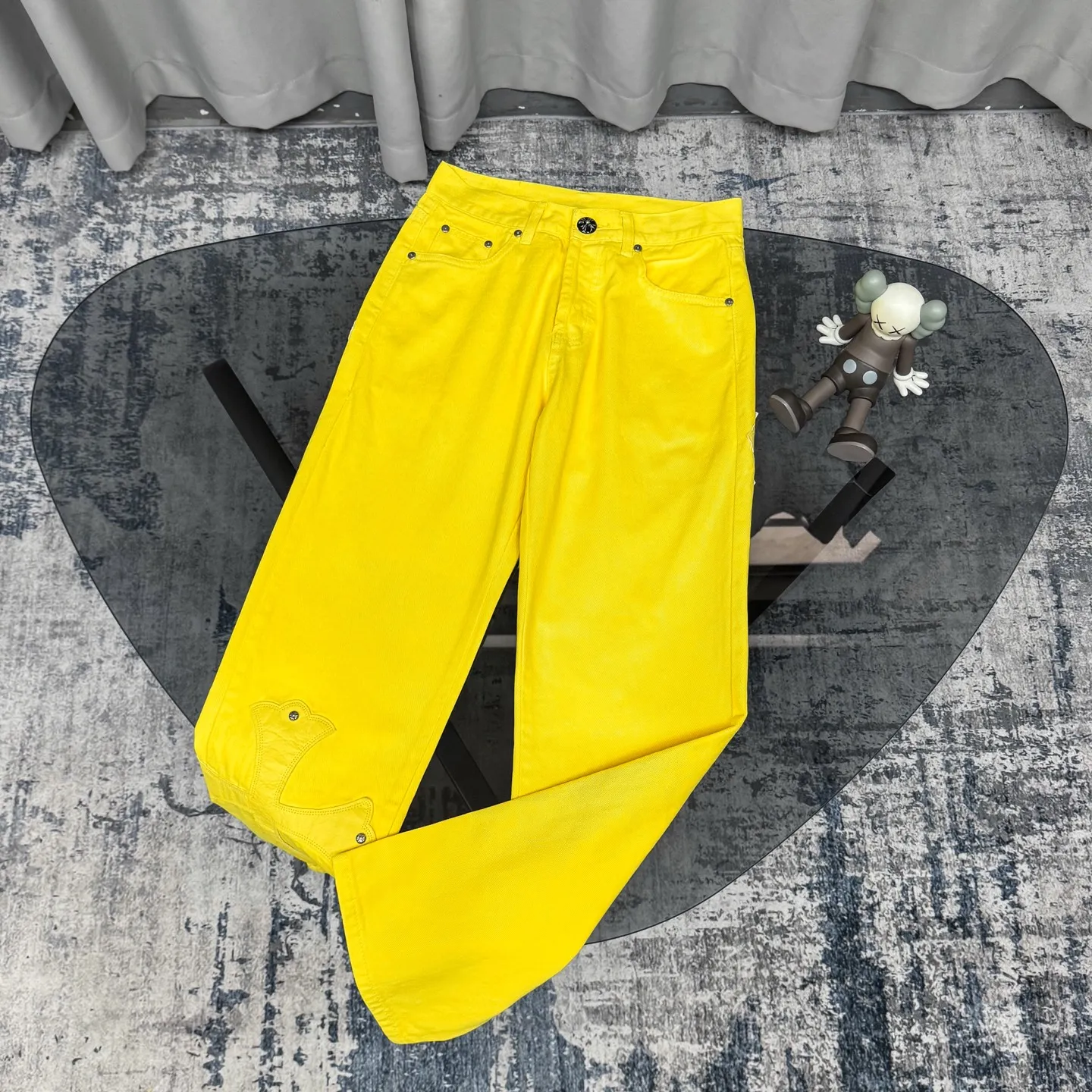 P280 Chrome hearts CH Fan Chengcheng's same style New York limited large leather label dopamine yellow jeans Special Italian cowhide printed and cut Customized sheepskin three-layer thick thread leather The whole body is spliced in heavy water washing craftsman's hand-splashed ink You can see the details Three-dimensional cutting version Loose and comfortable, not picky about the figure Make you taller and slimmer Factory Seiko Original quality control Same style for men and women Can be matched with couples Versatile recommendation Necessary jeans for all seasons Color: lemon yellow Size: s m l xl